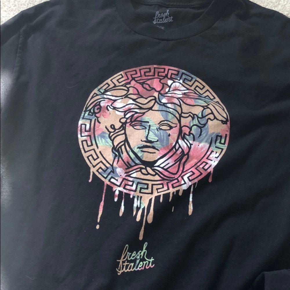 Fresh talent Medusa black large shirt nbw